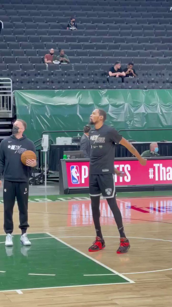 RT @BenGolliver: Kevin Durant shows love to Nets fans in Milwaukee before Game 4 vs. Bucks https://t.co/g4BVKtqZvt