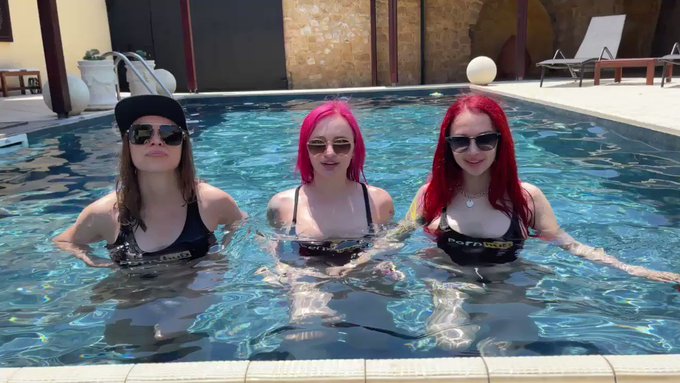 Swimming with @octokuro_model and @leah__meow 💦 https://t.co/aq53ep6nVe