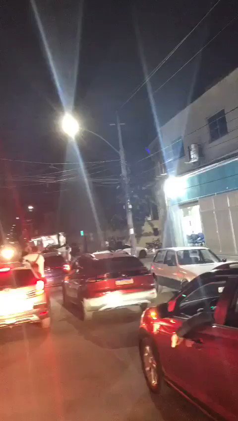 O cidadão de bem pode dormir tranquilo. Ecko está morto, mas seu bando não parece desolado. A imagem abaixo foi enviada há pouco por uma fonte que sobrevive à rotina no reduto do "rei morto". https://t.co/pVBua5w9Tl
