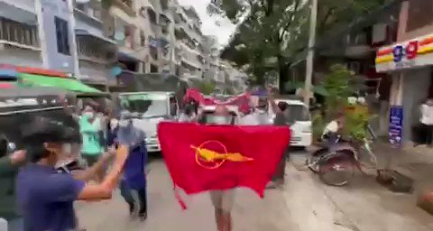 A guerrilla Style Strike by Yangon Students Union and General Strike Committee was seen flooding the streets of Yangon in defiance of military dictatorship. #WhatsHappeningInMyanmar #June14Coup #EndSexualViolence https://t.co/hFzT02DBVT