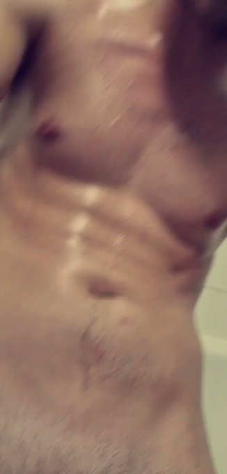 Fresh out the shower, rt if you'd worship my body and meaty cock ????? need some fresh face to breed