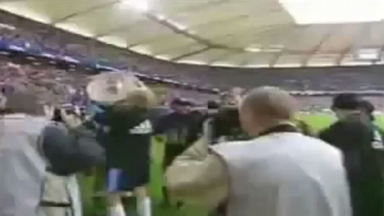 Happy Birthday Oliver Kahn!

For his birthday here\s a little best of with funny moments of this legend: 