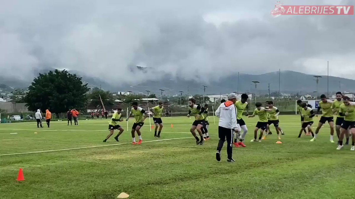 📹⚽️| Segundo día de visorias a los prospectos para integrar al equipo piloto y tercera división 🏃🏻♂️👊🏼
#AlebrijesEsOaxaca💚🖤🧡 #Alebrijes🦗 https://t.co/ZRRRav3Jjx