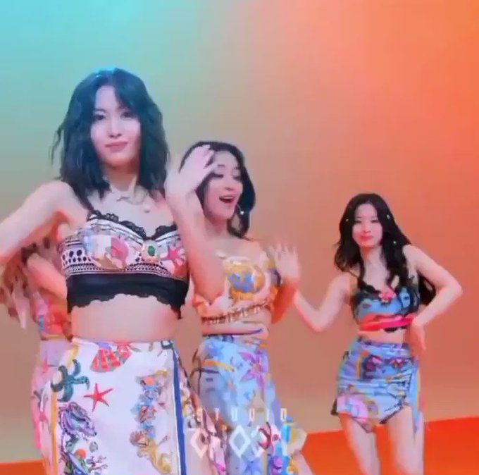 boa tarde jihyo, ser&aacute; q teria como vc comer toda minha fam&iacute;lia por gentileza? https://t.co/4OquSqxt6