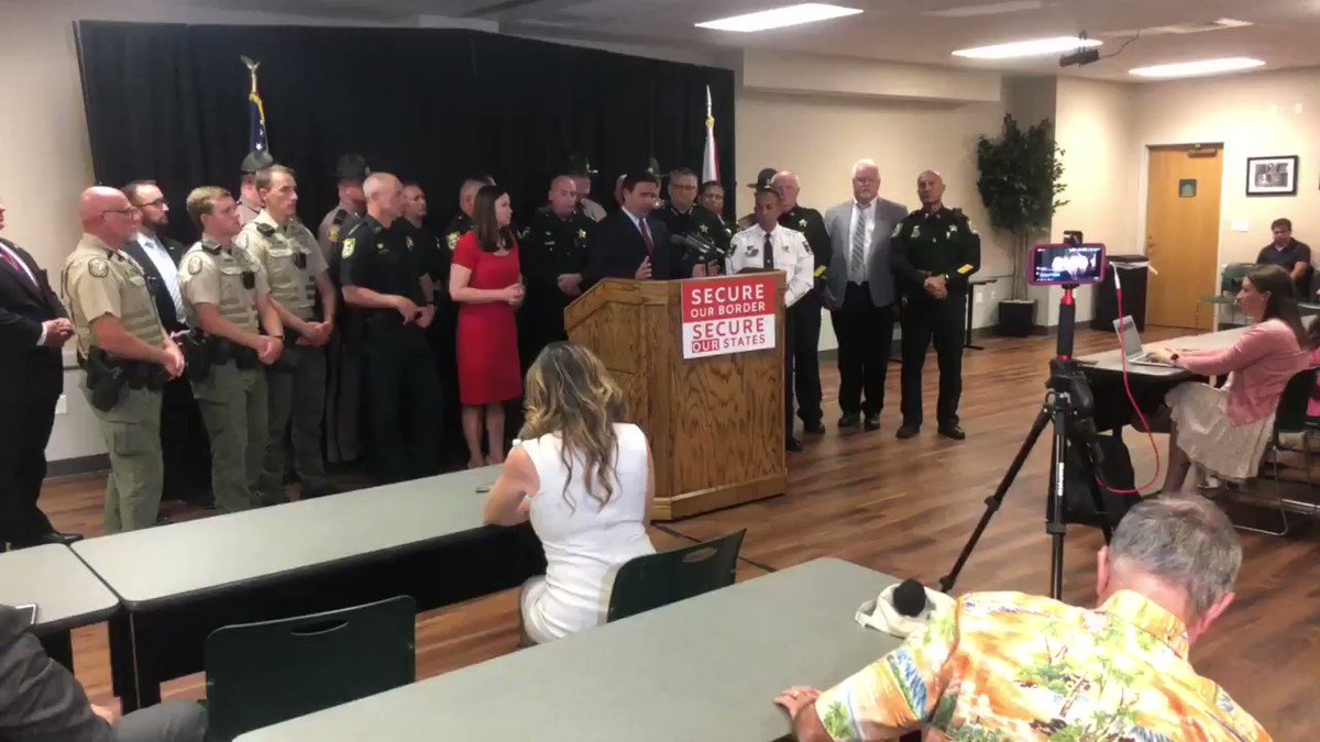 #BREAKING: Governor DeSantis announced Florida law enforcement agencies will send manpower to the southern borders in Texas & Arizona. The goal is to prevent crime in the sunshine state. @Rupolo_Reporter explains in a live report on @weartv at 4,5,6&10-PM https://t.co/oWbZlRVbWg