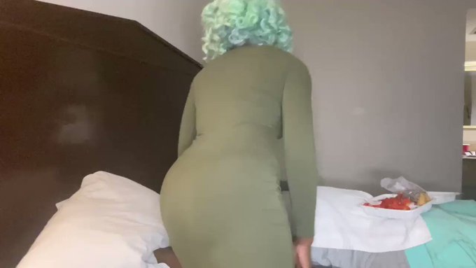 My favorite way to take a lunch break 😋🥰 new content dropping soon #ignoresession #facesitting #smother<a href="/tag/ebony"class="tags"><span>#ebony</span></a><a href="/tag/goddess"class="tags"><span>#goddess</span></a><a href="/tag/fetish"class="tags"><span>#fetish</span></a><a href="/tag/kinky"class="tags"><span>#kinky</span></a><a href="/tag/facesitting"class="tags"><span>#facesitting</span></a><a href="/tag/smother"class="tags"><span>#smother</span></a>