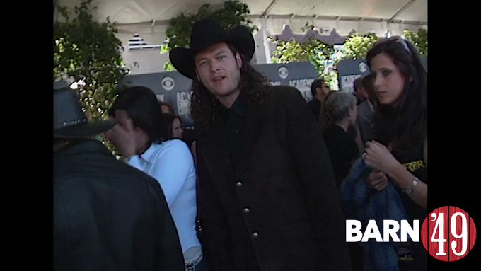 Here\s a throwback of Blake Shelton walking the red carpet at the 2002 Happy Birthday  