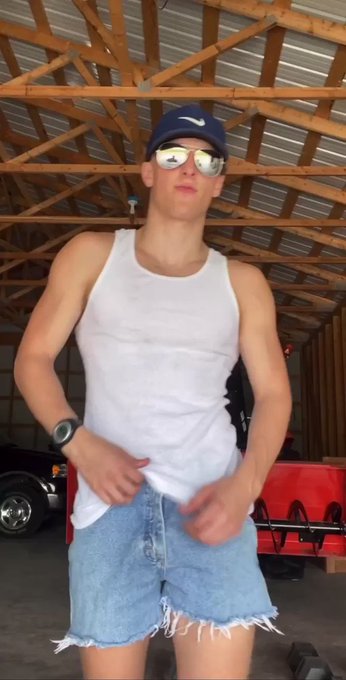 Have a Bootyful Friday 🍑 https://t.co/AkCrhKErmm