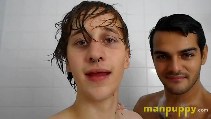 Sexy #Giant Couple in the Shower https://t.co/xHVRCGA1cu https://t.co/8u7D8OtyPf