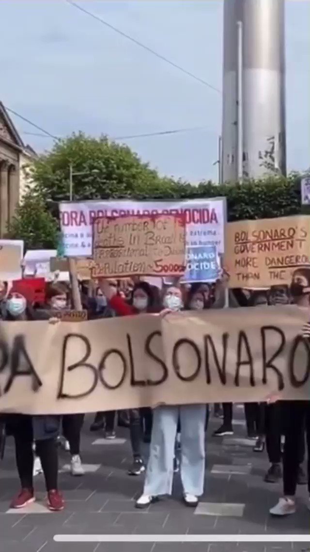 Ato em Dublin na Irlanda por Fora Bolsonaro Genocida!
Via @midianinja
#ForaBolsonaro #vacinaparatodosetodasjá #comidanoprato #auxilioemergencialdigno #educação #foradesgoverno https://t.co/rhpd0mX4uS