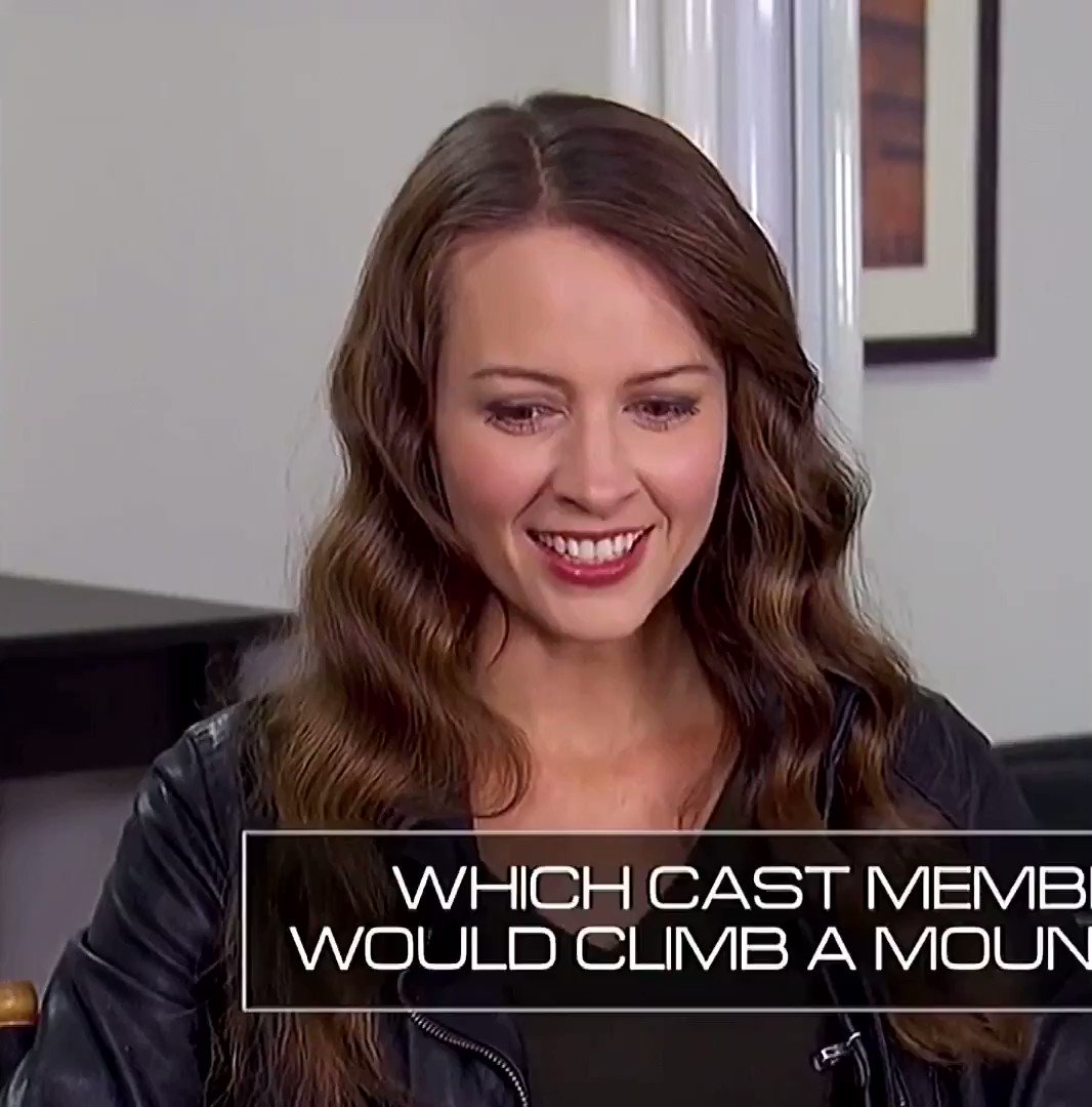 HAPPY BIRTHDAY AMY ACKER <333 