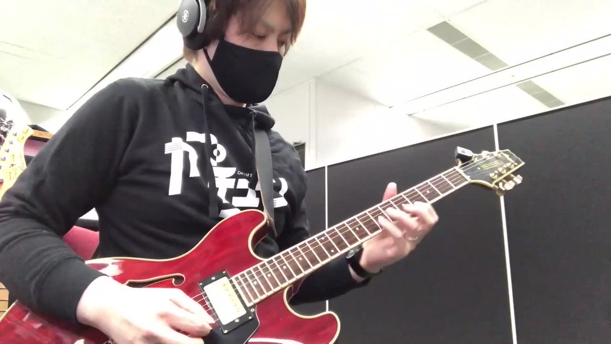 @CAPCOM_CAPJAMS lead guitarist Taisuke Fujisawa gives us a riff from their Rose arrangement! He says he was looking to bring a smooth jazz vibe to his section of the song. πΈ https://t.co/EOGjQGFFOR