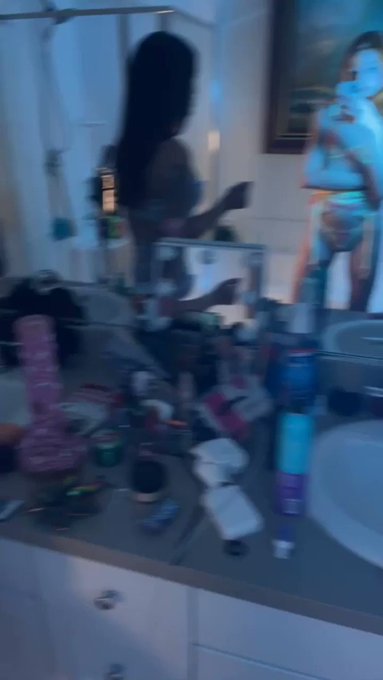 go follow my bitch @amandarileyxxx 😂😂  be nice, i&rsquo;ll beat ass 😠 https://t.co/N7l2pvaFxv<a class="tags" href="/tag/amandarileyxxx">@amandarileyxxx</a>