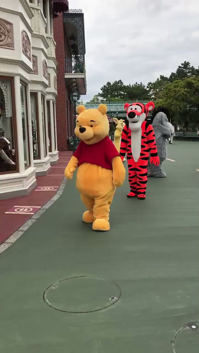 なぜかツボに入る プーさんの踊り方がこちら 話題の画像プラス なぜかツボに入る プーさんの踊り方がこちら 話題の画像プラス