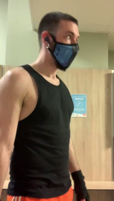 I can’t stop doing this shit in the locker room ???
@new_gaywanking @boyzspace @hunglovers @JuanLovesCock
