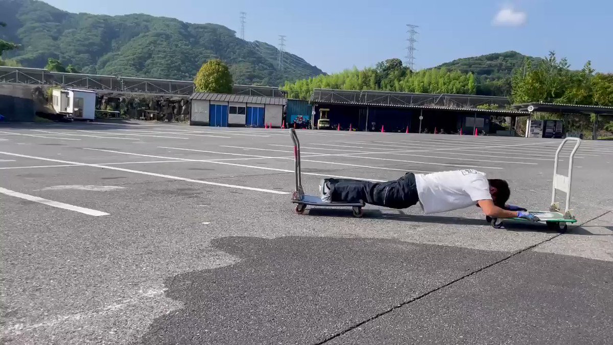 お客様が来るまでの間？台車を使って腹筋を鍛える方法www