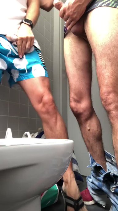 Chico en la playa con pareja se escapa y me llama para una emergencia mientras estoy trabajando… soy