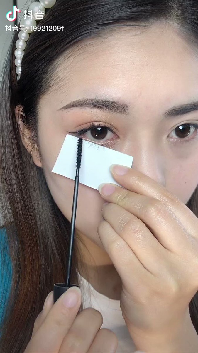 下まつげにマスカラを塗る時はこの方法 まぶたに付かないし 綺麗なセパレートができる 話題の画像プラス 下まつげにマスカラを塗る時はこの方法 まぶたに付かないし 綺麗なセパレートができる 話題の画像プラス