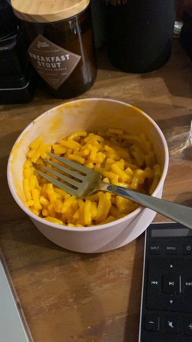 Hey, it’s April, here to perfect your Kraft mac n cheese game HERE WE GO: 1tbsp sour cream, 1 egg yolk