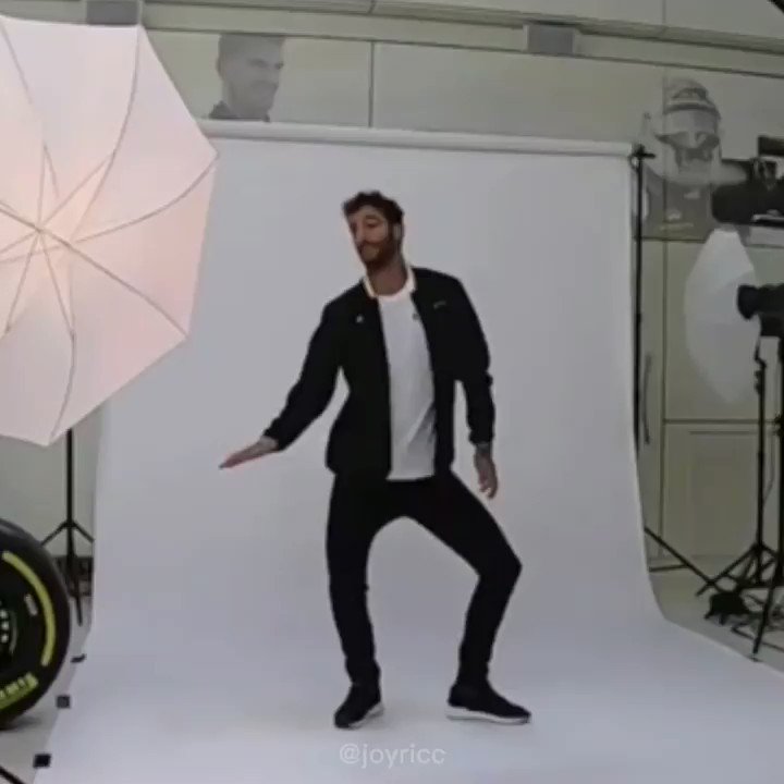 HAPPY BDAY DANIEL RICCIARDO MEU AMOR
reutilizando do vídeo do ano passado  