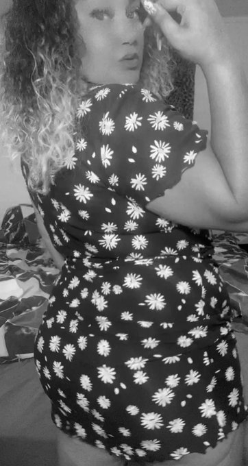 Thirsty Thursday 🤪 https://t.co/RUf1UuczRE<a href="/tag/megknees"class="tags"><span>#megknees</span></a>