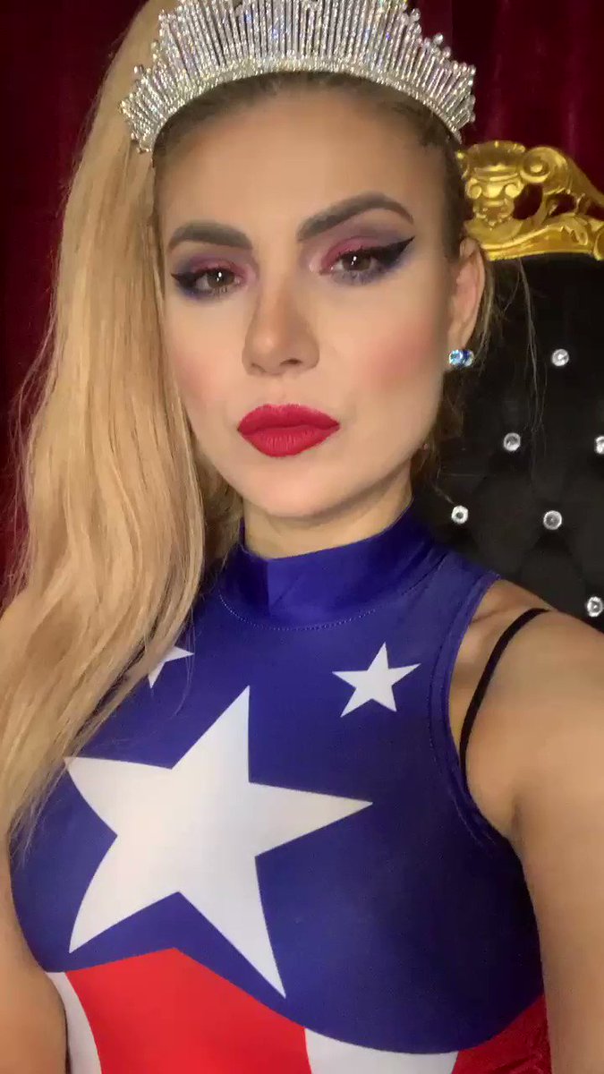 Model - VeraVonQueen stokings