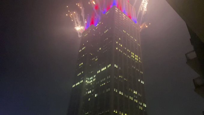 Nothing but love and peace tonight ??.  Happy 4th NYC!! ?? https://t.co/5uu3uhqtc5