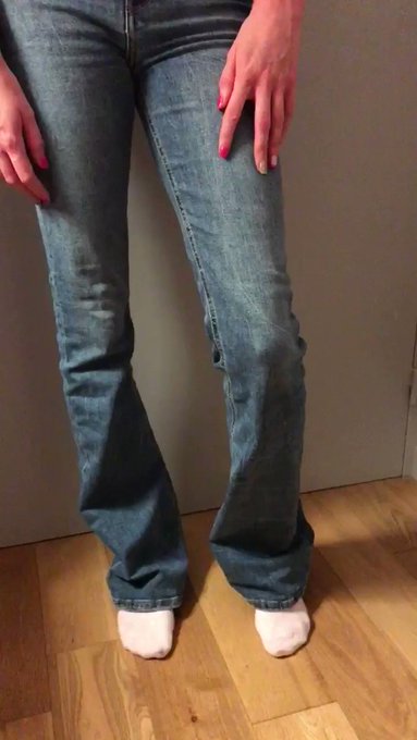 Apr&egrave;s une dure journ&eacute;e de solde. Rien de mieux qu&rsquo;un bon massage. https://t.co/22VbuHNDC8