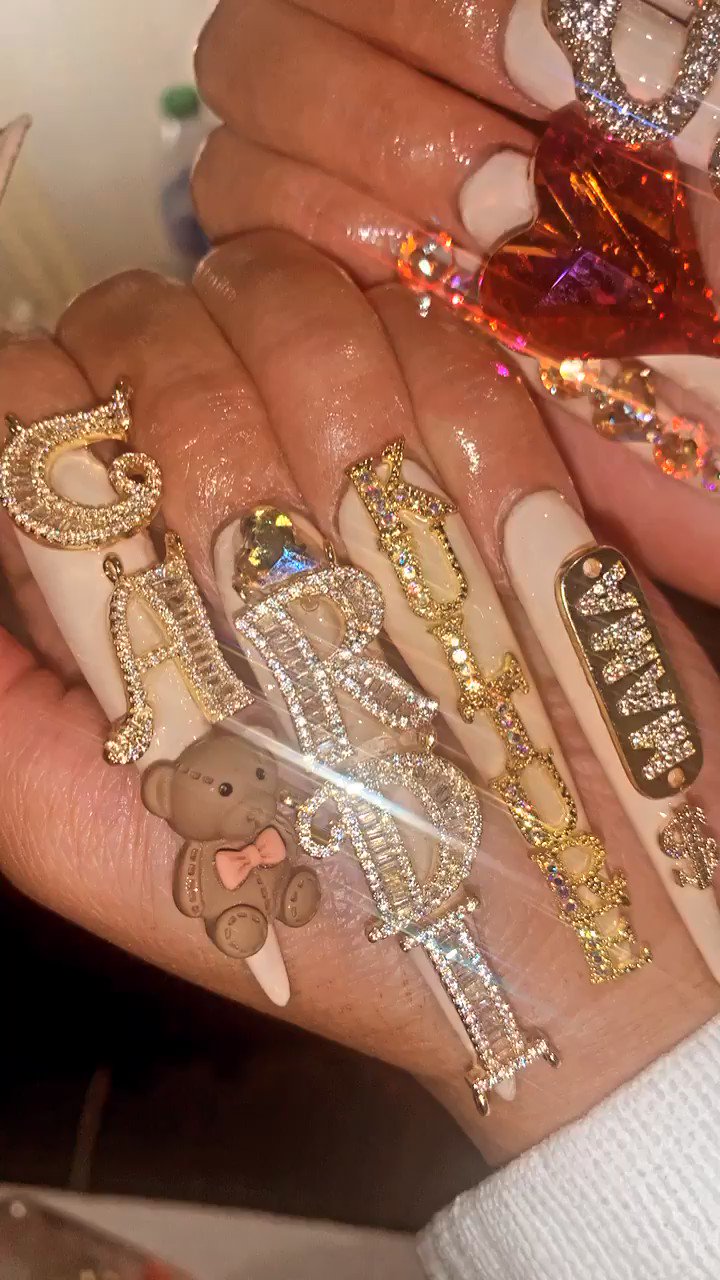 Cardi B's Extralong Gold Nails at the 2019 MTV VMAs | POPSUGAR Beauty UK