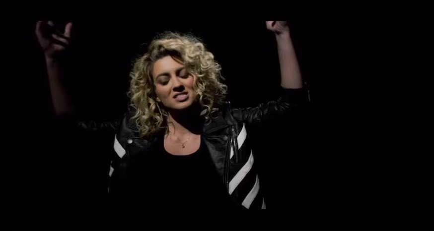 RT @toraayiii: happy 8 years of unbreakable smile by tori kelly! https://t.co/7oWJT7ZiB4