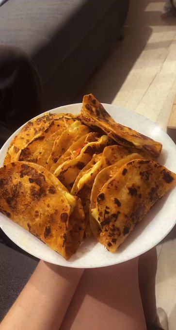 If you want tacos, you know who you need to call ? i even did tortillas by myself :3 I tried to do birria