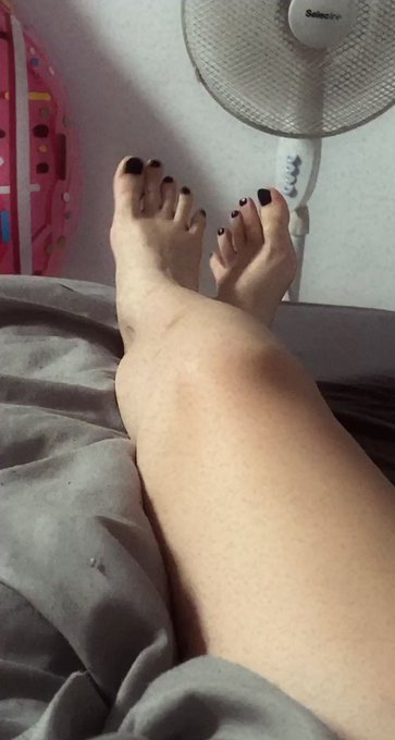 I painted my nails black, but i want to change it. What colour i should do? https://t.co/IZneb4y25n