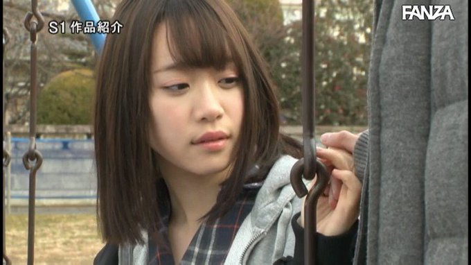 色白華奢な彼女が巨漢先輩の馬乗りプレスで寝取られ快楽堕ち。。。

握った手がチ〇コになる演出エグい。。。（笑） https://t.co/sAssjHDNPZ