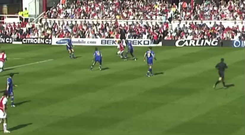 Remember this Leeds goal vs Arsenal in 2003?

Happy Birthday Harry Kewell 

