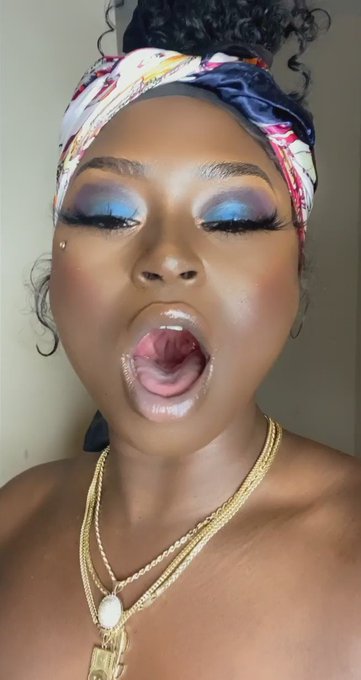 Rt if I should hold dick sucking classes. 😚 I’m serious ☺️ https://t.co/9RtI0LWj