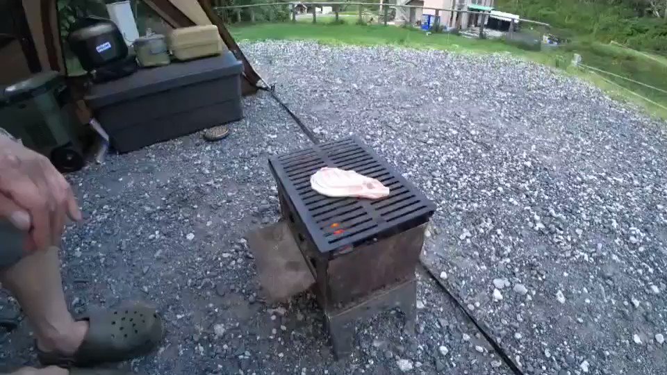 キャンプ飯は気を抜くな！！対地上だけではない、対空見張りも決して怠るな！！