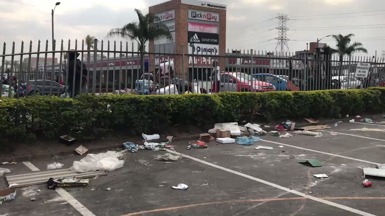 ECR_Newswatch on Twitter "Scenes of ongoing looting at Makro in