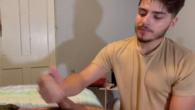 Dad came over 🤤   Full vid up on: https://t.co/KgJZTEWmBH https://t.co/cp3B9ziHXN