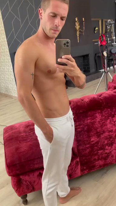 ??Ready to spice up your Friday? ?? Coming soon to #VirtualRealGay the hot tamale @ApoloAdrii: https://t