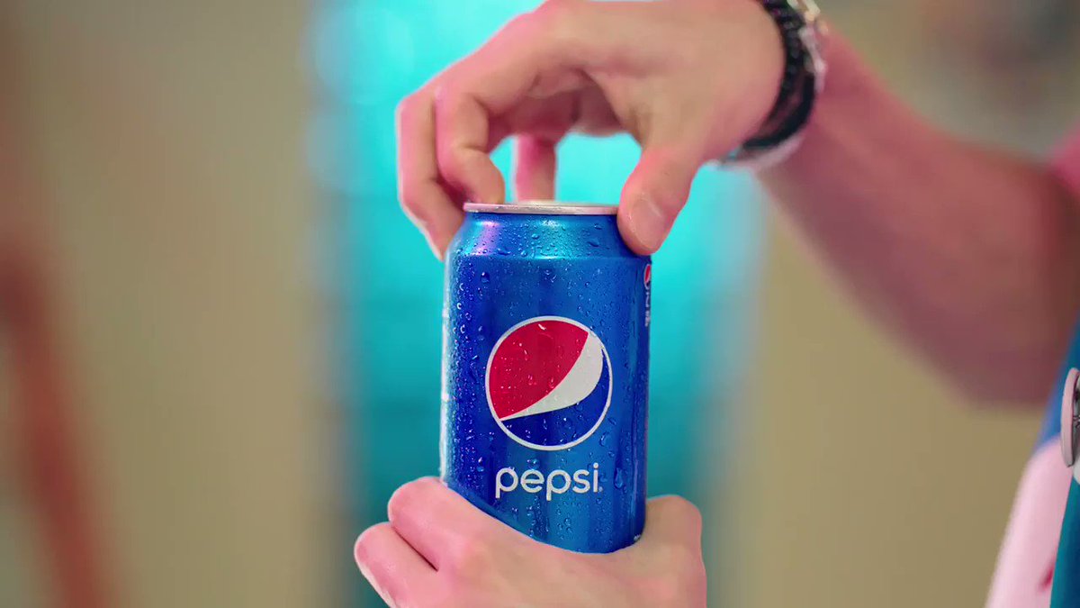 песня лета пепси. тайна пепси. пепси с роботом реклама. пепси новогодняя. реклама пепси.