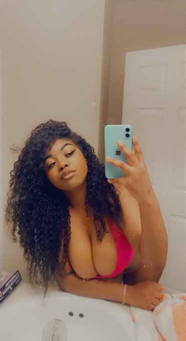 1 like = 1 squeeze 🥰 https://t.co/q1i1SlAbwm