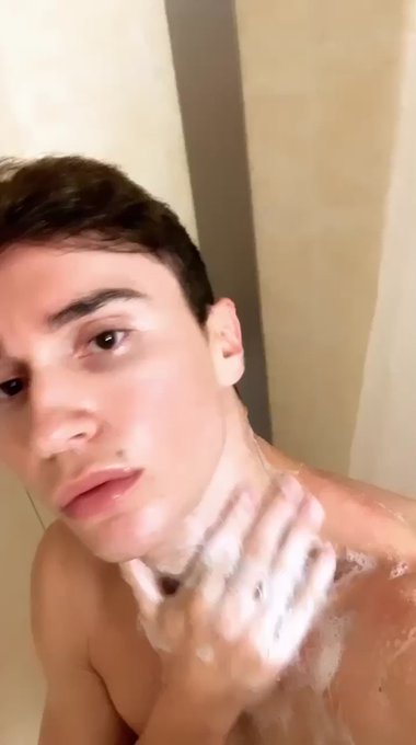 Who wants to take a shower with me? ?? RT if you would ? https://t.co/VB6r8AE00u