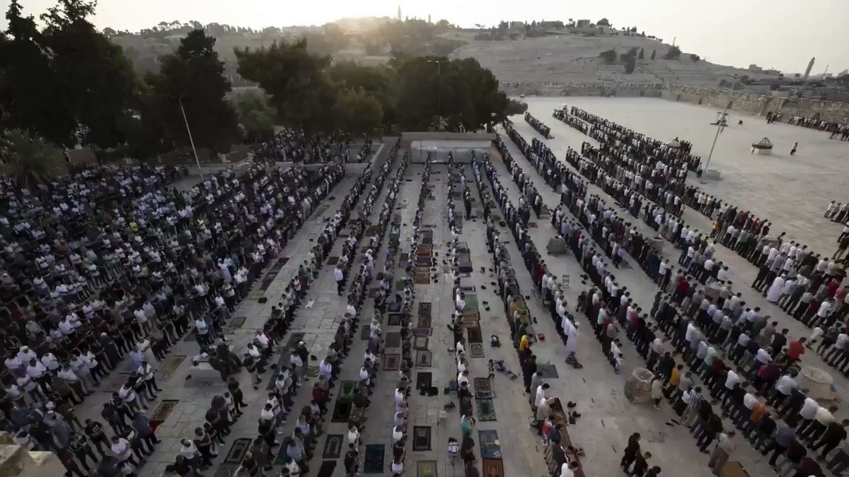 أكثر من 100 ألف مصل أدوا صلاة عيد الأضحى اليوم في المسجد الأقصى.
حرية العبادة في إسرائيل حق مصون…