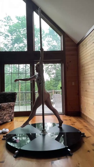 Link in bio to see the naked version lol https://t.co/3SN3jnOlID