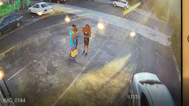 Brazen Daytime Robbery Captured on Video
@LAPDWilshire Detectives asking for the public's help in finding the victim and witnesses to assist in this Attempt Robbery where shots were fired by the victim. Detectives recovered surveillance video which captured incident in detail. https://t.co/gLUgQC3Lpy