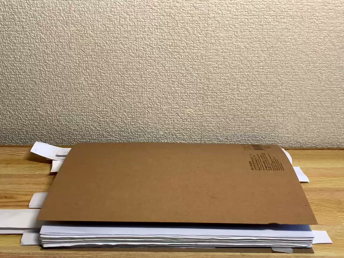 ノートで作った「へんがお」。作りの面白さも凄いけど、見ると感動して泣けてしまう。