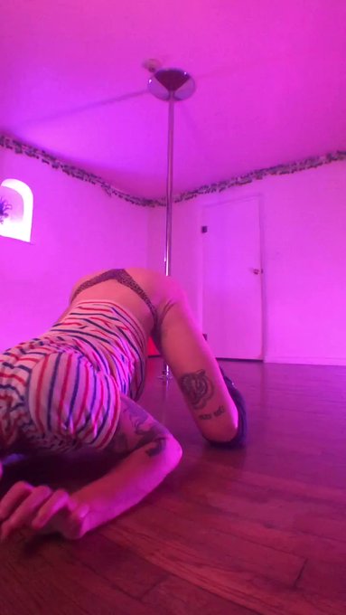 just a cute and slutty floor dance ? https://t.co/x9HBfrsPCI