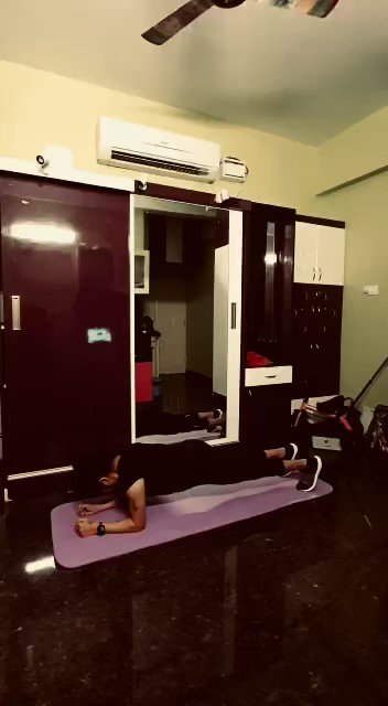 Today’s #workout Plank hold, double foot mountain climbers with elbow jump and drop squats. #fitness #FitnessGoals #workoutmotivation https://t.co/OekCncPaBQ