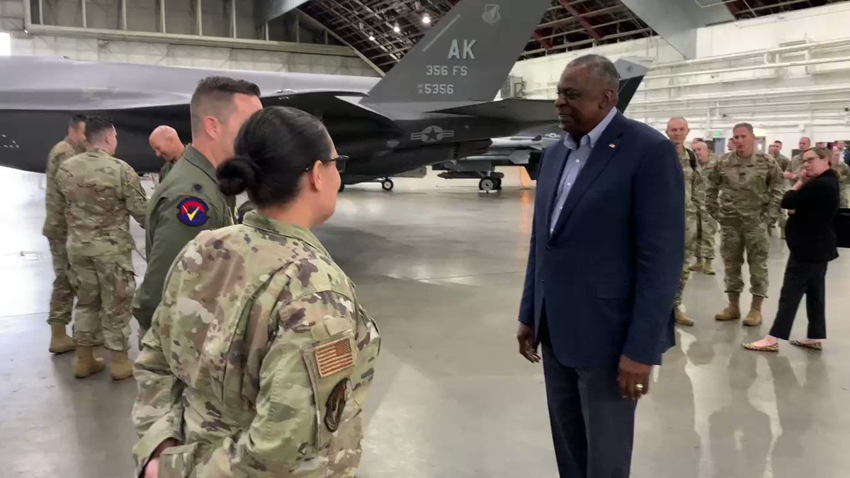 It was wonderful meeting some of the servicewomen and men at @EielsonAirForce base today. You all support programs and operations that are absolutely critical to maintaining our edge and deterring 21st century threats. Thanks for all that you do. https://t.co/1ccUpk4BRC