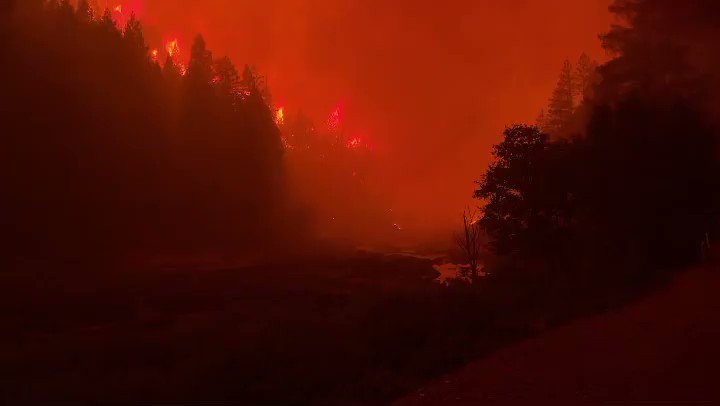 7/24/21
#DixieFire Hwy 70 and 89 Fire rips through the intersection at 4:30 pm https://t.co/KrG7saxkjM